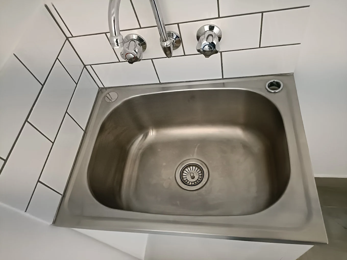Sink Detail Clean - Prestige Bond Cleaning